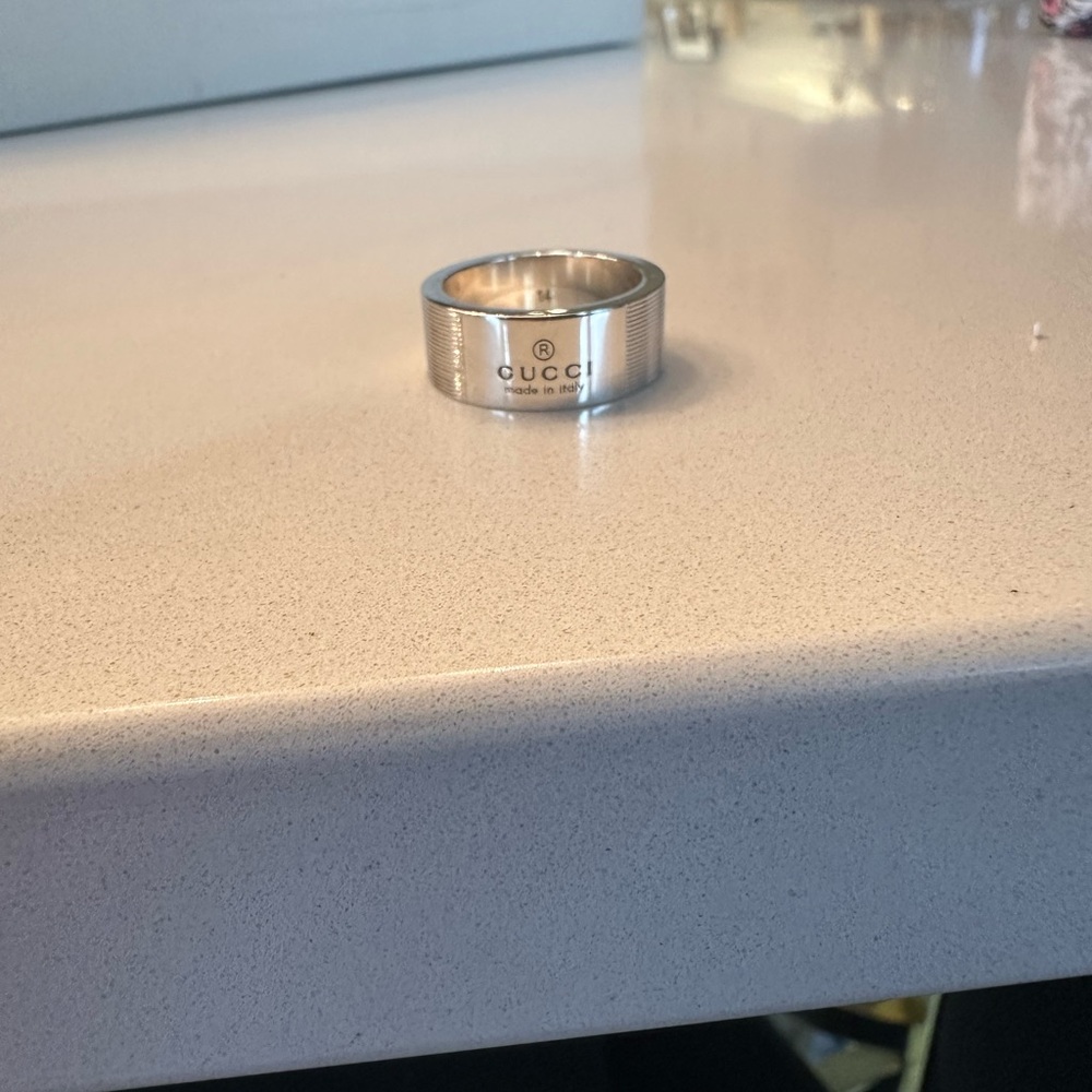 Gucci Textured Silver Ring